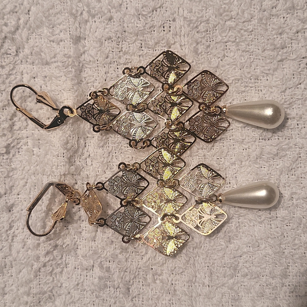Earring - Picture 2 of 2